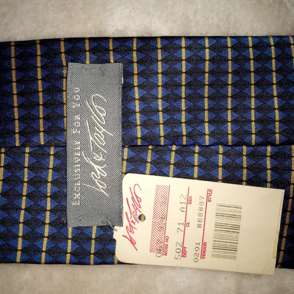 TIE- LORD & TAYLOR, "TRUE VINTAGE" 💯 % SILK TIE, NEW W TAGS